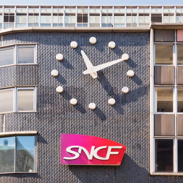 自2020年1月1日起,关于法国国铁的改革方案正式生效,SNCF正式变成了由国家持股的股份制有限公司 (Société anonyme)。(123RF)