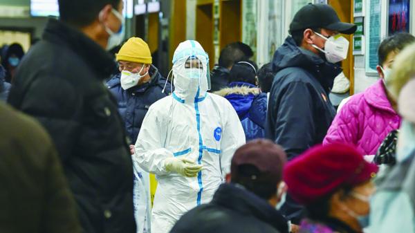 武汉的医院已被前来就诊的市民“淹没”。(AFP via Getty Images)