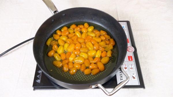 水分熬干后，就可以熄火。