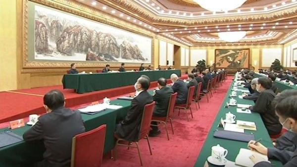 除七常委之外,与会者全部戴上口罩(图片来源:视频截图)