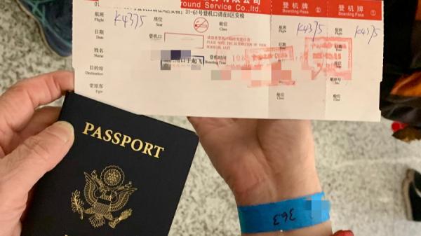 第一次见到和使用只有编号的机票以及有编号和体温的手环。