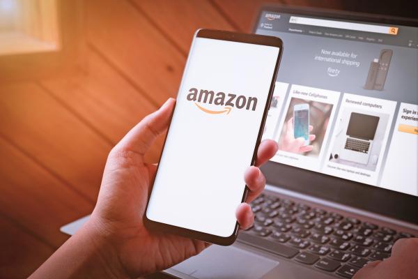 亚马逊网上购物(123RF)