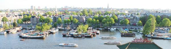 长期以来,荷兰对商界人士一直持欢迎态度。英国“脱欧”后,阿姆斯特丹或取代伦敦成为欧洲新金融中心。图为阿姆斯特丹的城市风光。(维基百科)