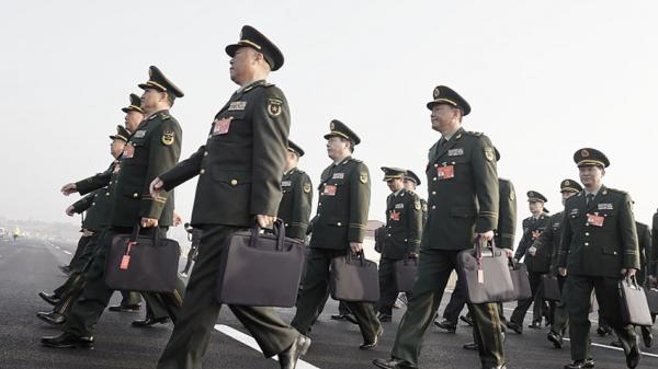 参加两会的军官(Getty Images )