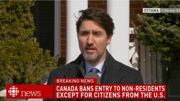 3月16日,正在自我隔离的特鲁多在住所外召开新闻发布会。(图片来源:视频截图)