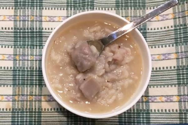 芋头粥可以开胃生津、消炎镇痛、补气益肾。(胡乃文开讲)