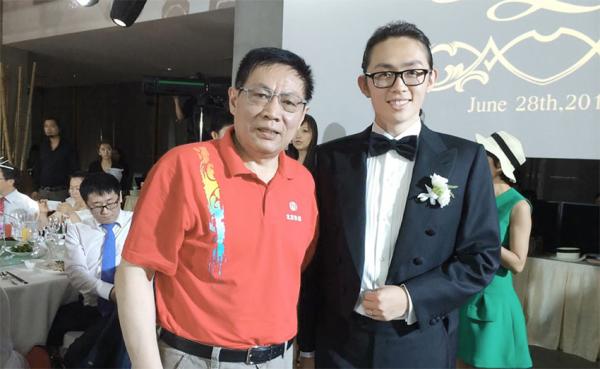 2014年，任志强与婚礼上的潘瑞合影。