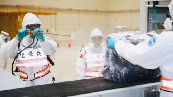 国军化学兵抗疫。资料照。(图片来源:公有领域)