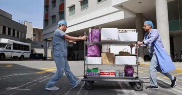 华人餐馆为医护人员送去了免费的餐饮。(网络截图)