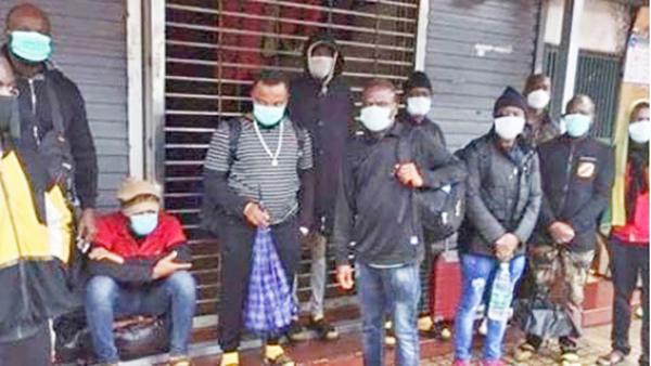 大批非洲人流落广州街头。