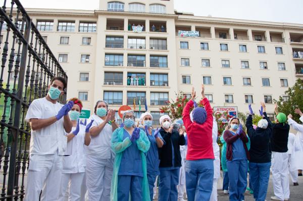 西班牙一线抗疫医护人员(123RF)