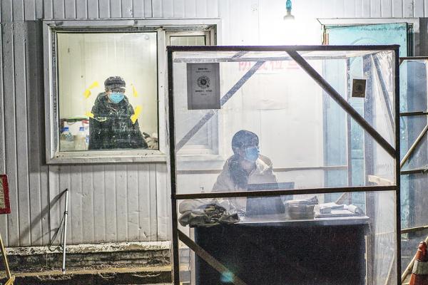 黑龙江省牡丹江市社区工作人员(Getty Images)