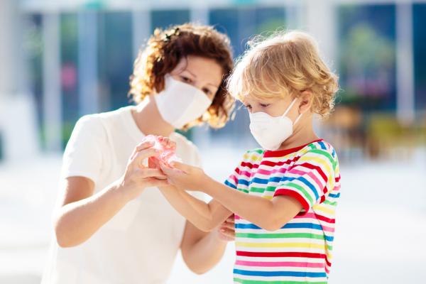 老师们须监督学生勤洗手。(123RF)