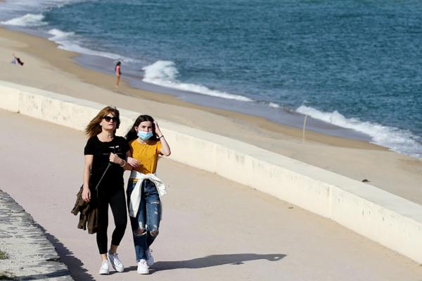 西班牙的冠状病毒疫情放缓,民众开始外出。(Getty Images)