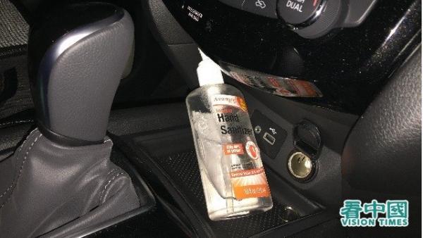 夏天快到了,记得不要把酒精洗手液置于过热的车内哦。(Sofia/看中国)