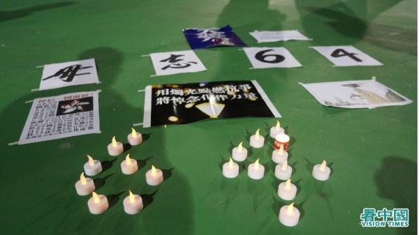 今天是六四31周年，香港市民无惧禁令，坚持到维园烛光悼念六四。（图片来源：Adrian/看中国）