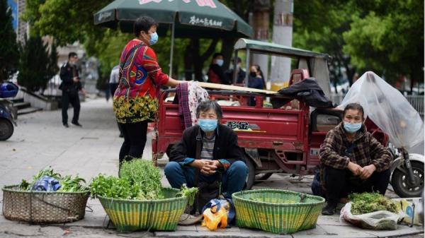 地摊经济能成为疫情之下的中国的“主流经济”或“创新经济”吗?(图片来源:NOEL CELIS/AFP via Getty Images )