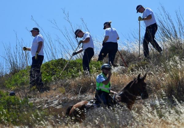 警方地毯式搜索玛德琳和相关线索。（图片来源：FRANCISCO LEONG/AFP via Getty Images）