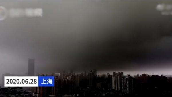 中国南方暴雨仍在持续、湖北宜昌出现汛情之际，毗邻三峡大坝的湖北另一城市荆门市，28日又出现龙卷风。同日，上海则出现 “ 一秒天黑、一秒暴雨 ” 异象。