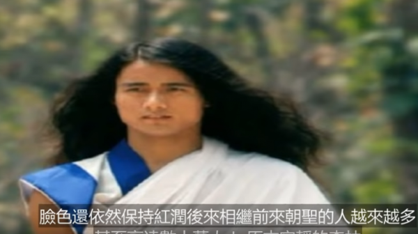 尼泊尔灵修少年巴登多杰 ,原名是拉姆·巴哈杜尔·巴姆乔恩 。图片来源:视频截图)