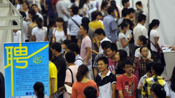 武汉肺炎疫情影响以千万计的农民工和874万大学毕业生的就业。(图片来源:Getty Images)