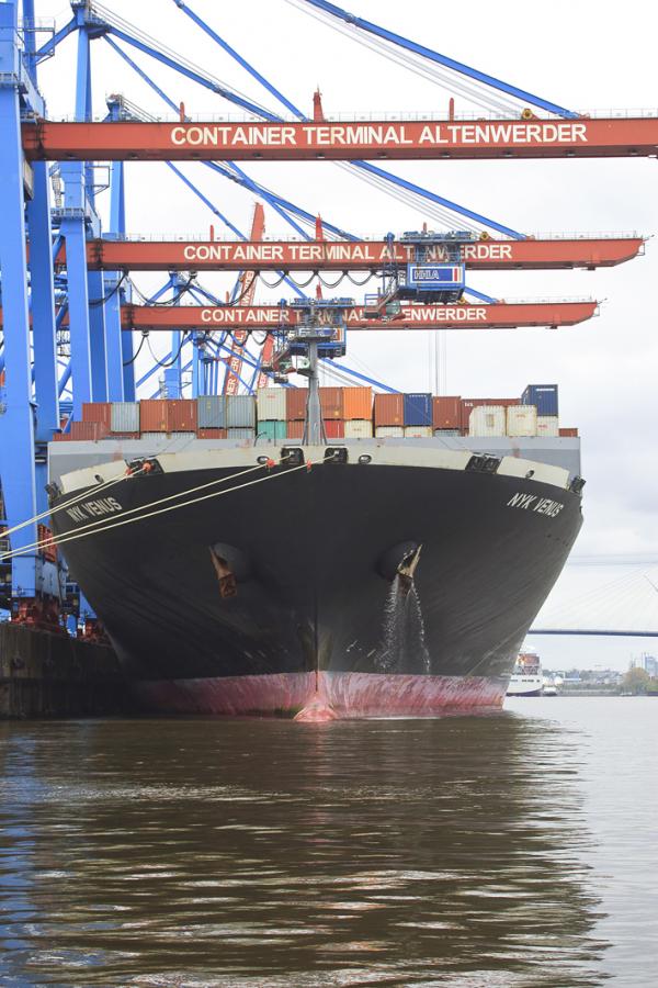 德国汉堡港待出口的货物（123RF）