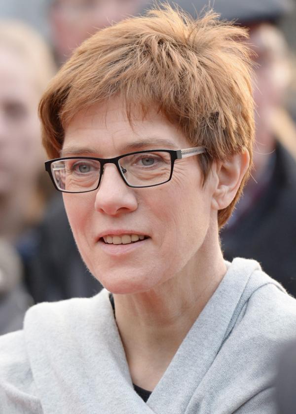 德国国防部长凯伦鲍尔(Krd/维基百科)