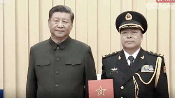 习近平一副心事重重的样子(视频截图)