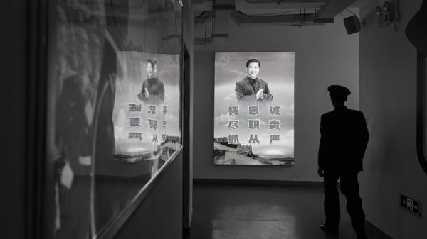 习氏掌军建立在不信任、缺忠诚的基础上,将士离心离德。(图片来源:Wang Zhao-Pool/Getty Images)