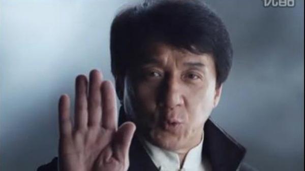 一个曾经担任中国禁毒大使的人却教出了一个吸毒的儿子,你说他人生到底成不成功?(图片来源:视频撷图)