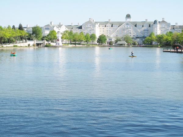 新港湾(Newport Bay Club)(Tangopaso/ 维基百科)