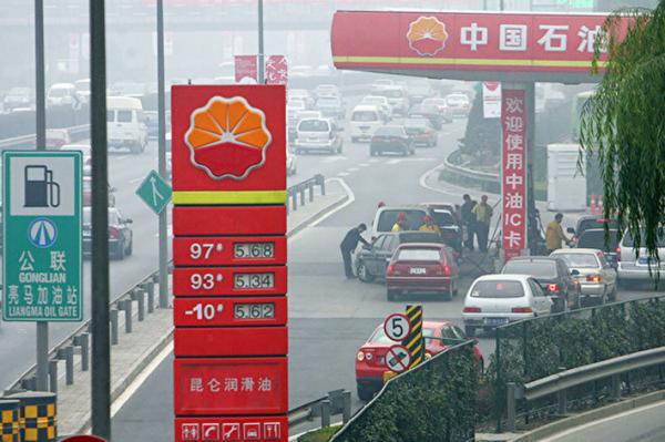 中石油加油站(FREDERIC J. BROWN/AFP/Getty Images)