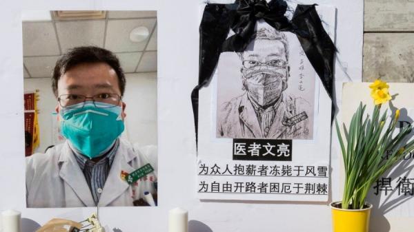 中共当局举行“抗疫表彰大会”,“表彰了”1500位先进个人。然而,表彰名单中却没有疫情“吹哨人”李文亮医生。(图片来源:MARK RALSTON/AFP via Getty Images)