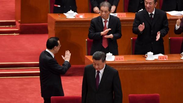 外界发现,一度被官媒高调报导的由习挂帅的这些中央级机构近年来却多数转趋低调渐无音讯,港媒指这种”地下化”似与外部形势不佳、内容不宜公开有关。图为习近平在中共两会上(图片来源:WANG ZHAO/AFP/Getty Images)