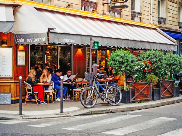 一家位于巴黎的餐馆(123RF)