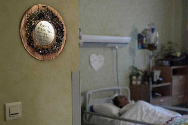 2014年，法国某医院的一名植物人。（示意图/非本文图片/图片来源：FREDERICK FLORIN/AFP via Getty Images）