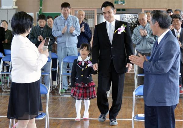 2012年洵子作为唯一一名新生入学。(视频截图)