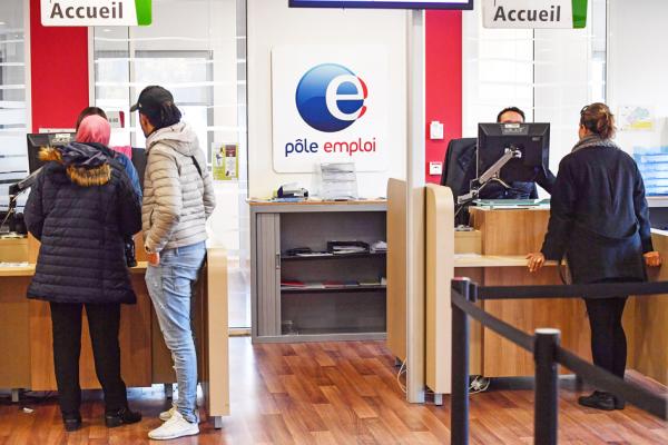 7月23日,法国总理卡斯泰(Jean Castex)提出了“一个年轻人,一个解决方案”的计划(1 jeune, 1 solution)帮助青年就业。 (PASCAL GUYOT/AFP via Getty Images)