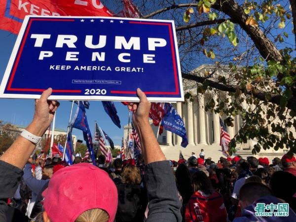 图为2020年11月14日，美国首都华盛顿DC举行的“支持川普游行”（March For Trump）。（图片来源：看中国记者摄影）