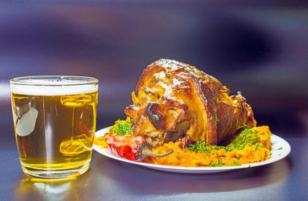 过去几年内,德国居民饮食中猪肉和啤酒摄入量减少。(123RF)