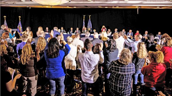 11月25日,宾州参议院举行美国大选舞弊听证会现场。(Samuel Corum/Getty Images)