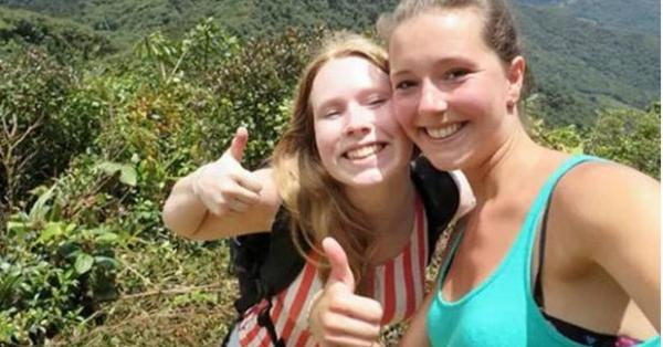 失踪前,两人在山中留影,表情开心,不觉有异常。(脸书截图)