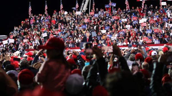 2020年12月5日,川普总统在乔治亚州“捍卫参院”集会上,发表大选以来首次公开演讲。(图片来源:Spencer Platt/Getty Images)