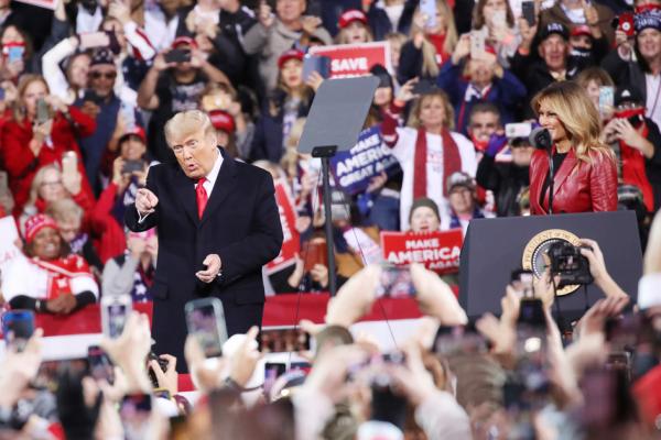 参加乔治亚州“捍卫参院”集会的川普夫妇(Spencer Platt/Getty Images)