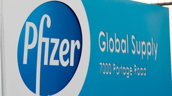 生产武汉肺炎疫苗的辉瑞公司(JEFF KOWALSKY/AFP via Getty Images)