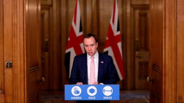 2020年12月23日,英国卫生部长马特・汉考克(Matt Hancock)在唐宁街10号的新闻发布会上发表讲话,英国因为病毒新变种的传播开始实行对南非的旅行限制。(图片来源:KIRSTY WIGGLESWORTH/POOL/AFP via Getty Images)