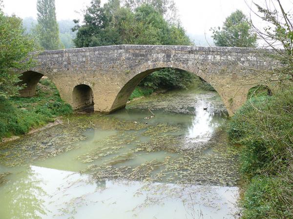 阿蒂盖古桥（MOSSOT/Wikipedia/CC BY-SA 3.0）