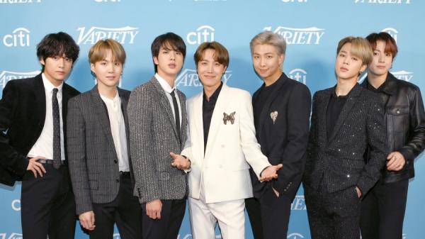 BTS防弹少年团隶属Big Hit娱乐经纪公司旗下,为Big Hit娱乐第一个独立制作培养的团体。(图片来源:Jon Kopaloff/Getty Images)