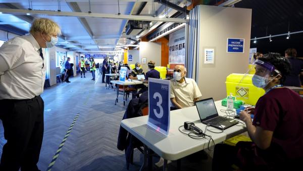 英国首相约翰逊近期参观了一处位于伦敦的疫苗接种中心。(Pippa Fowles/No 10 Downing Street/CC BY-NC-ND 2.0)