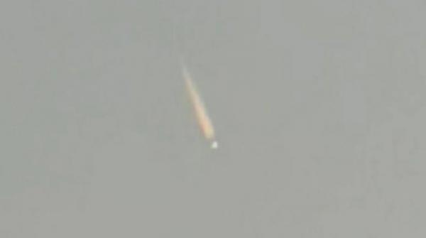 广州增城、江门、中山等多地市民都拍摄到了该“不明飞行物”。(图片来源:微博截图)